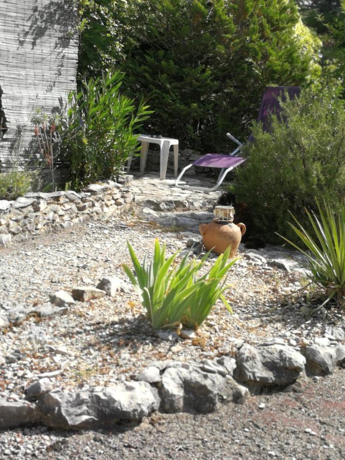 Petit Studio Atypique Et Cosy En Provence Saint-Étienne-les-Orgues Exterior foto